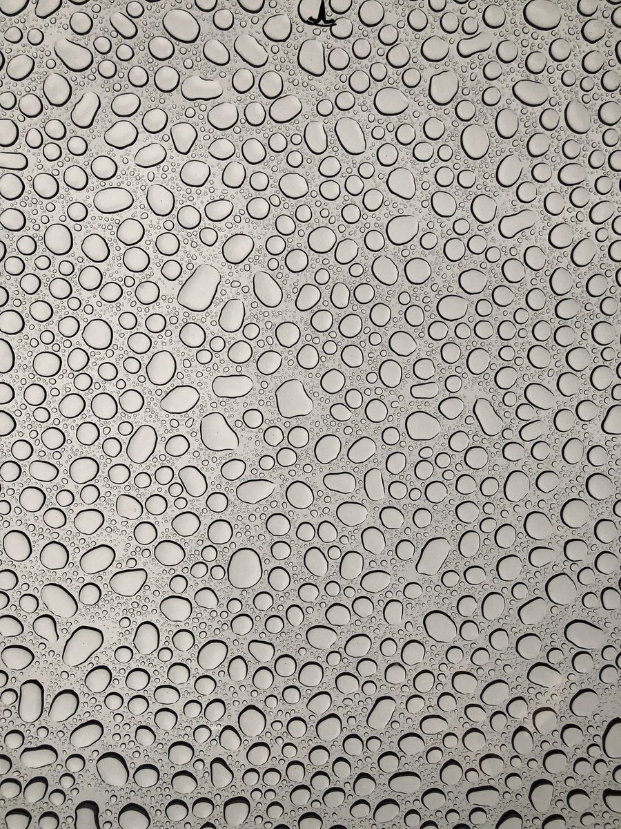 MKBHD's tweet photo. Wet roof. Shot on iPhone X. Wallpaper material tbh https://t.co/NfIelpfLGA