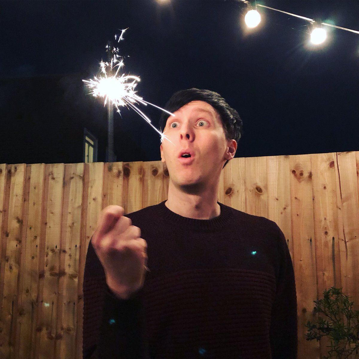 AmazingPhil's tweet photo. May have set my face on fire but it was worth it for the cool photo 💥 https://t.co/27AJyZ0xGn