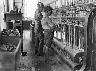 ArejulaWomen's tweet photo. Los niños de la Revolución Industrial llamaban "cárceles" a las fabricas, ya que ellos querían jugar . #RevoluciónEDU https://t.co/KFTo360F15