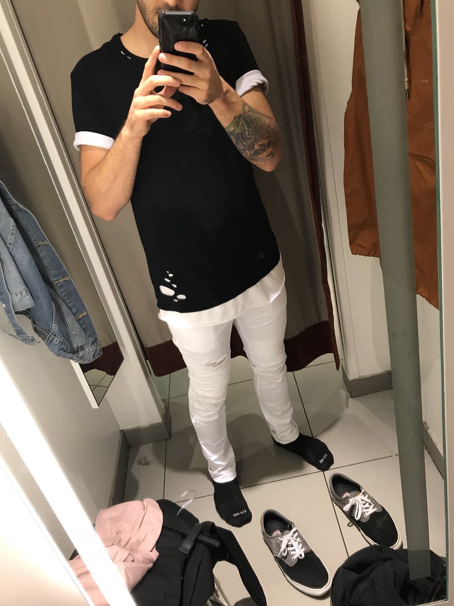 makeouttyler's tweet photo. White pants... to buy, or not to buy? https://t.co/dQMxEhAJDI