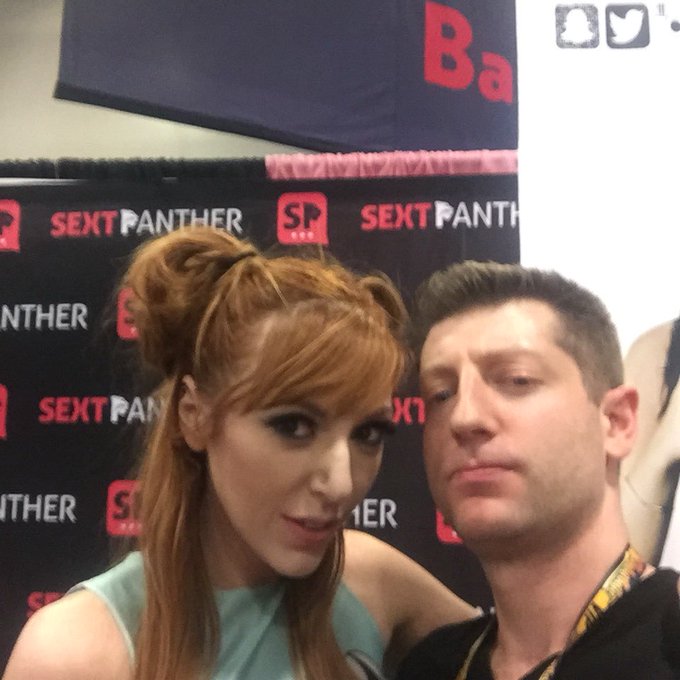 Getting selfie lessons from @LaurenFillsUp @SextPanther booth @EXXXOTICA https://t.co/RxR1hrmChl<a class="tags" href="/tag/laurenfillsup">@laurenfillsup</a><a class="tags" href="/tag/sextpanther">@sextpanther</a><a href="/tag/throwbackthursday"class="tags"><span>#throwbackthursday</span></a>