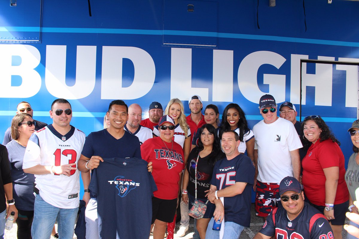 silvereagledist's tweet photo. We were honored to bring in active and retired members of the military to enjoy #SaluteToServiceDay at today's Houston Texans game! #Texans https://t.co/7B1qAsoON4