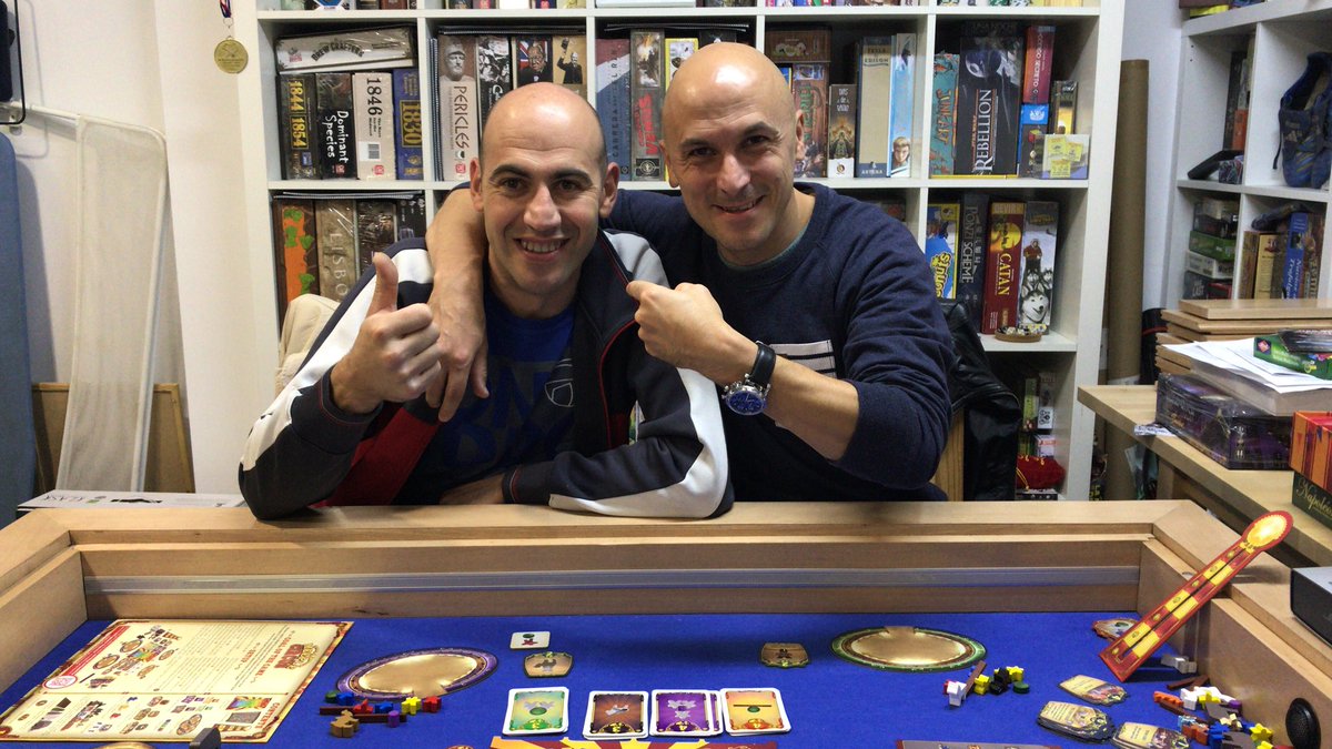 Kalinote1's tweet photo. Hoy es mi cumpleaños y estoy sin palabras. Esto que veis es el regalo que me ha hecho uno de mis mejores amigos con sus propias manos. https://t.co/xnt8Zwt1FH