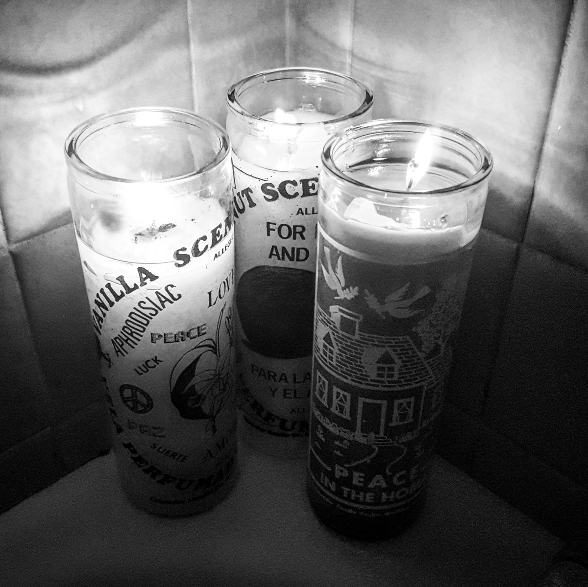 🕯🕯🕯 Trying to relax. 🕯🕯🕯

#bath #candles #enchantments #enchantmentsnyc #occultstore #nycshop #peace  #peaceful #blackandwhite #sadness