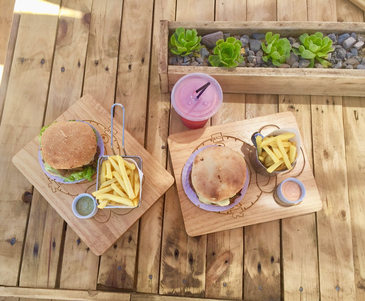 Mechadasdomicil's tweet photo. ¿Mechadas o hamburguesas? Difícil decisión. 
#Foodtruckchile #elpatiolaserena #laserena #coquimbo #elobserbatodo #dirioeldia #recomiendoiv https://t.co/ZM9INqYAHF