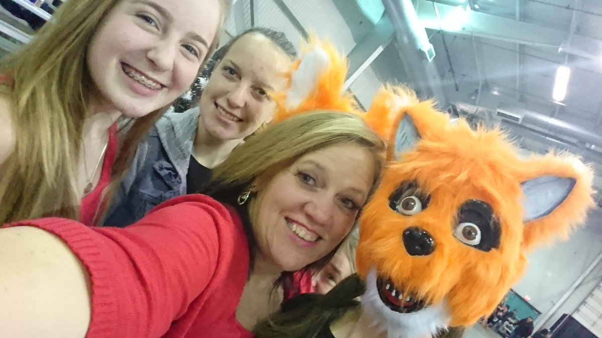 JaniceOwen's tweet photo. Me and my girlies being #Mindfox #fangirls yesterday. #RollerDerby #AllDayDerby #HardHits #FastSkaters ONLYTimeIWearRed https://t.co/4qXB3eZv4j