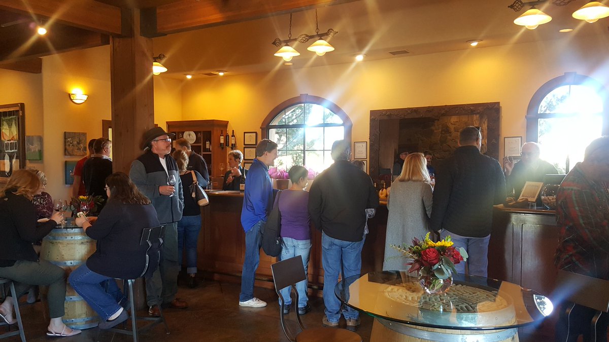 TheWineRoad's tweet photo. Beautiful day in Alexander Valley at @WhiteOakWinery. #WFA2017 #visitwineroad https://t.co/jgOXq7rrzg