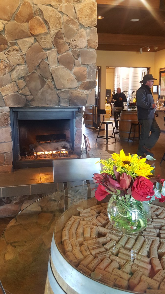 TheWineRoad's tweet photo. Beautiful day in Alexander Valley at @WhiteOakWinery. #WFA2017 #visitwineroad https://t.co/jgOXq7rrzg