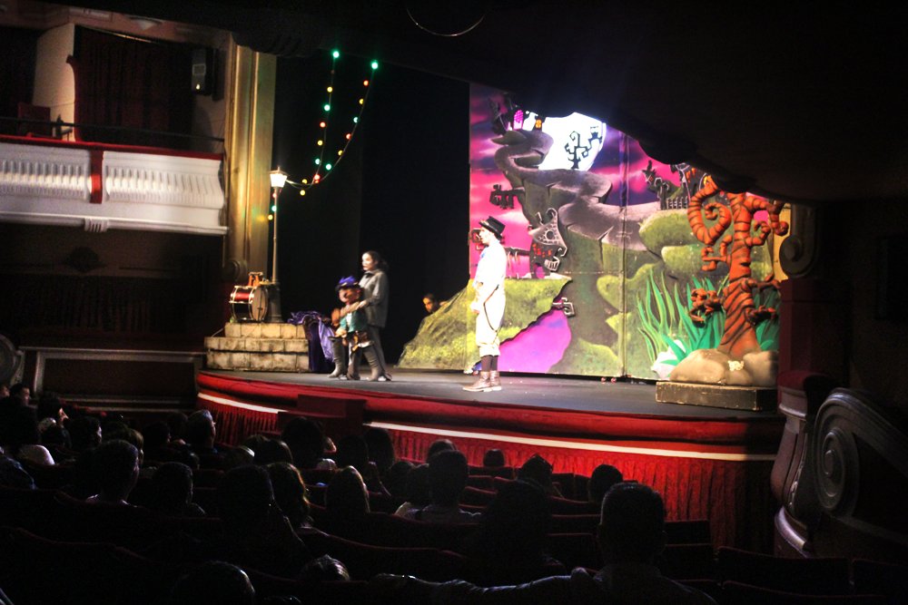 Descubre por qué #ElGranLibroMágico no para de estornudar los sábados a las 17:00h y los domingos a las 12:30!➡️ bit.ly/EGLMEntradas