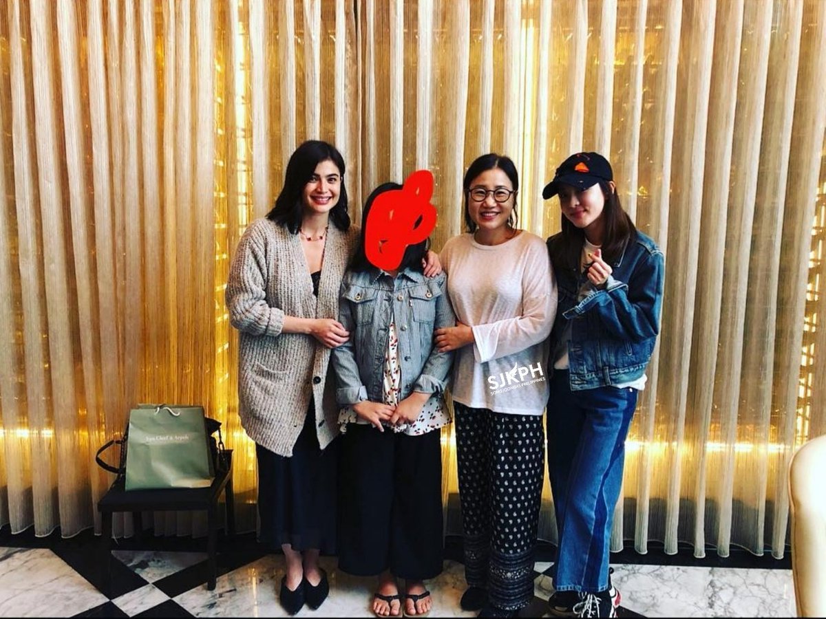 JoongKiPH's tweet photo. [OT] 171105 'Descendants Of The Sun' screenwriter Kim Eun Sook is here in Manila, Philippines 🇵🇭

#태양의후예 #Joongkiph https://t.co/BwJ5km6AJP