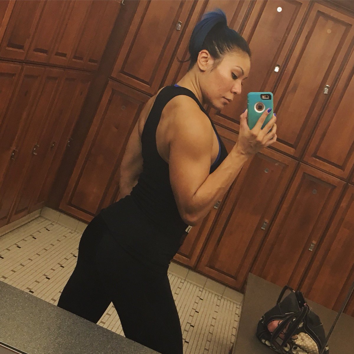MiaYim's tweet photo. Land, laundry, cardio 💪 https://t.co/hyMnIFIKUq