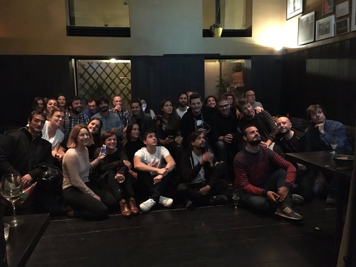 jordievole's tweet photo. Orgullo de equipo.
Viendo hoy el estreno de Salvados.
Gracias a todo @salvadostv y a los que estáis en casa. Hemos vuelto. #CapitalDáesh https://t.co/bkGdxA40hZ