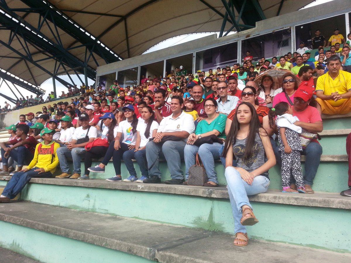 mezinpsuv's tweet photo. Aqui estamos apoyando a mi #VigíaFC Querido, en encuentro frente al LalaFC, Rumbo A La Primera División https://t.co/3p4IE53Z7f