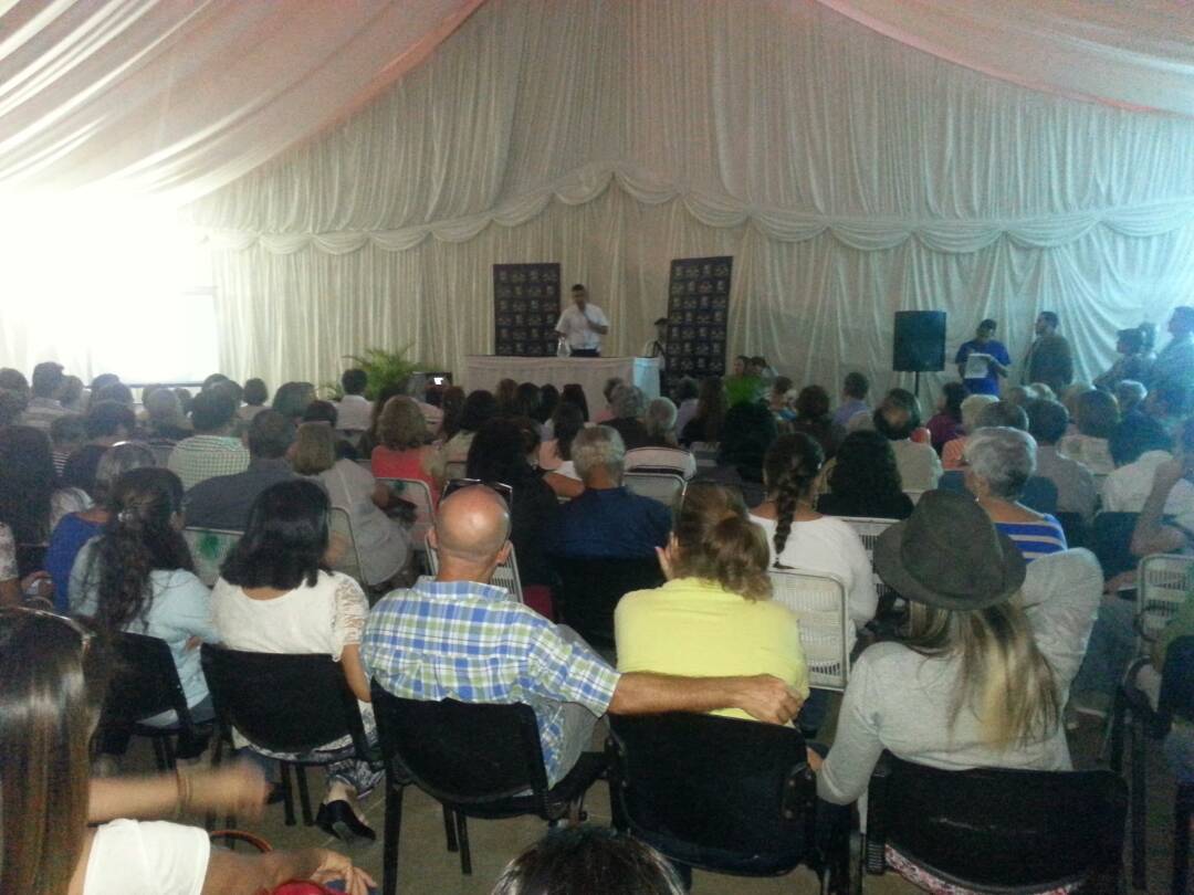 Filuc_oficial's tweet photo. #Ahora Padre Alfredo Fermín dicta a casa llena, la conferencia "El apocalipsis: el libro más hermoso de la Biblia" #Filuc2017 https://t.co/9Vvky9HRan