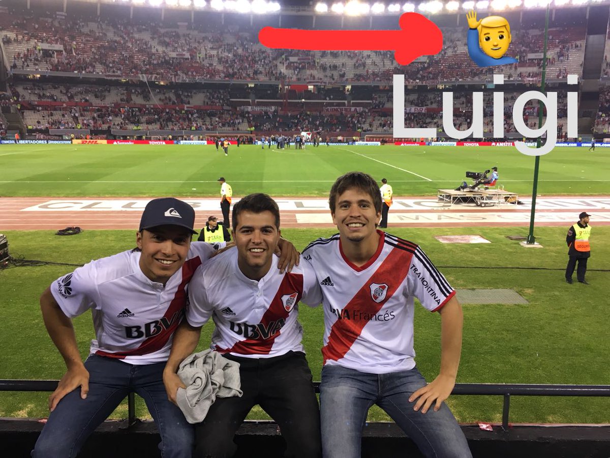 matsbarroso's tweet photo. #RIVERxFOX Vamos los Millonarios! Hay que alentar al millo hay que alentar !! https://t.co/n1SXZ01lf1