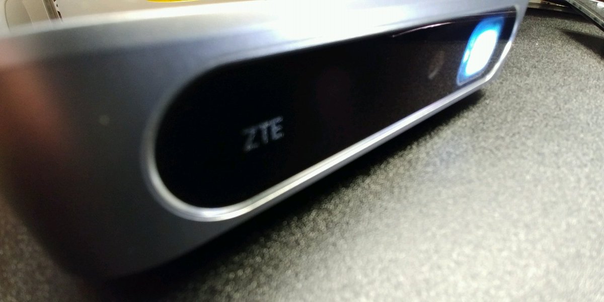 OfficialKeithIT's tweet photo. The show must go on. #ZTE #SPro2 #projector #android #Tech #wifi #hd @zteusa @ZTE_Community #photoart https://t.co/Ck4cYcTsNV