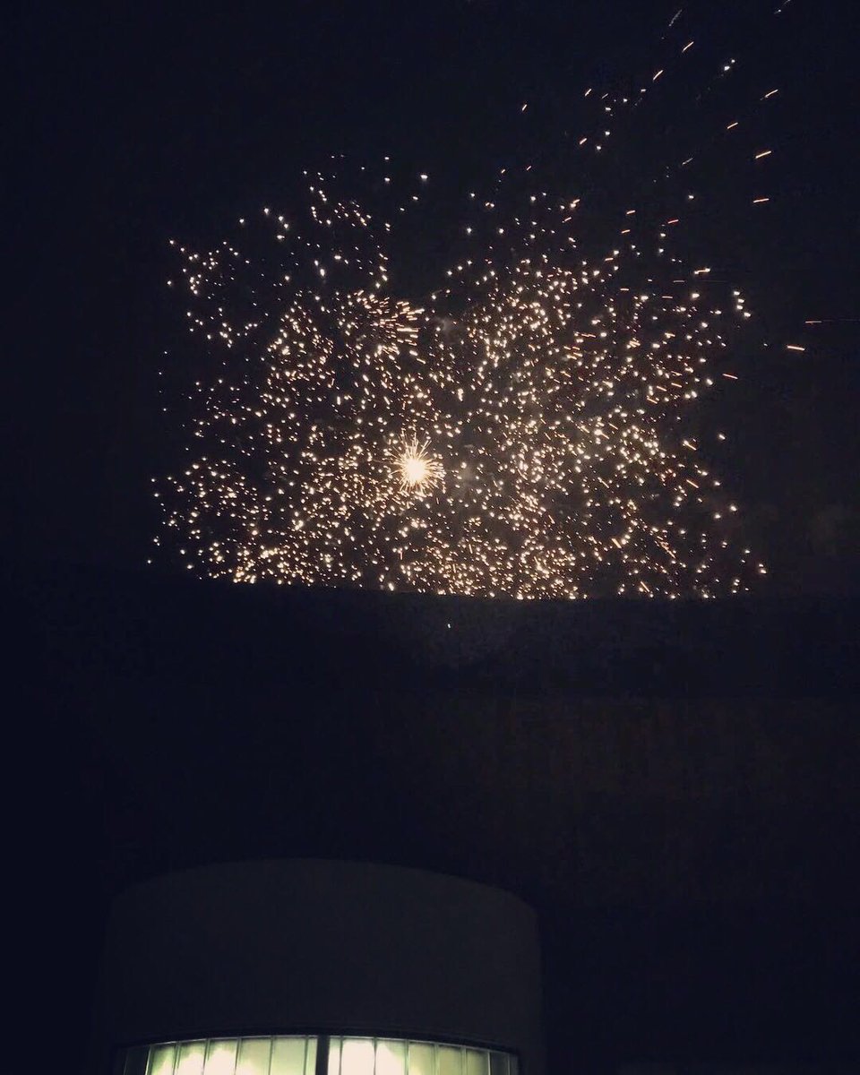 mymindfeed's tweet photo. What a fab firework display, thanks #StCyrils #hotchocolate #BonfireNight2017 #AncoraHouse #inpatientcamhs https://t.co/ZCSHoGved9