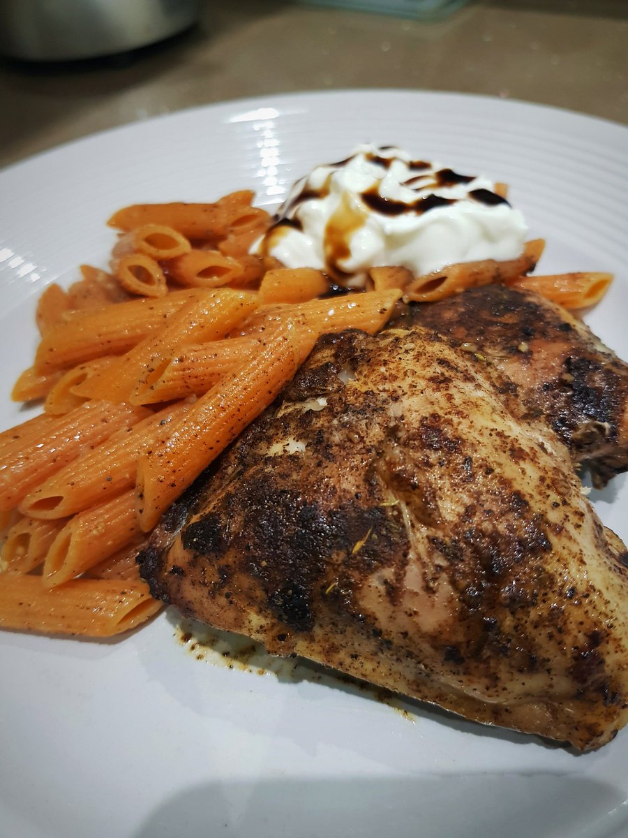 JHL_JHL's tweet photo. #redlentilpenne
#withchicken 😉👌🏾🥂
Red Lentil penne 'pasta' with seasoned chicken & Greek yogurt drizzled with balsamic vinegar glaze 😋 https://t.co/s6RFqttR3K