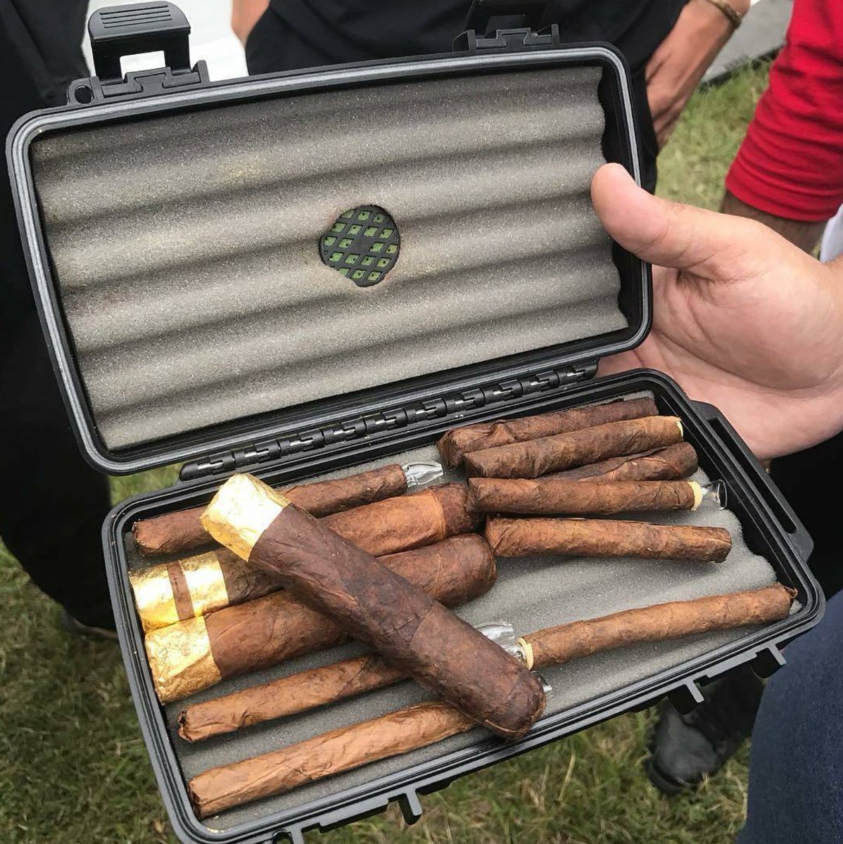 High Times (@high_times_mag) on Twitter photo Proper. Who wants 1 of these hand-rolled blunts by @Roll_BMC & <a href="/brassknucklesog/">Brass Knuckles ™</a>? Backstage at Midwest #CannabisCup Awards Show back in June. Proper. Who wants 1 of these hand-rolled blunts by @Roll_BMC & <a href="/brassknucklesog/">Brass Knuckles ™</a>? Backstage at Midwest #CannabisCup Awards Show back in June.