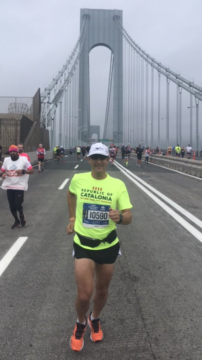En 16 vegades de córrer la marató de Nova York mai havia aconseguit tenir una foto com aquesta.