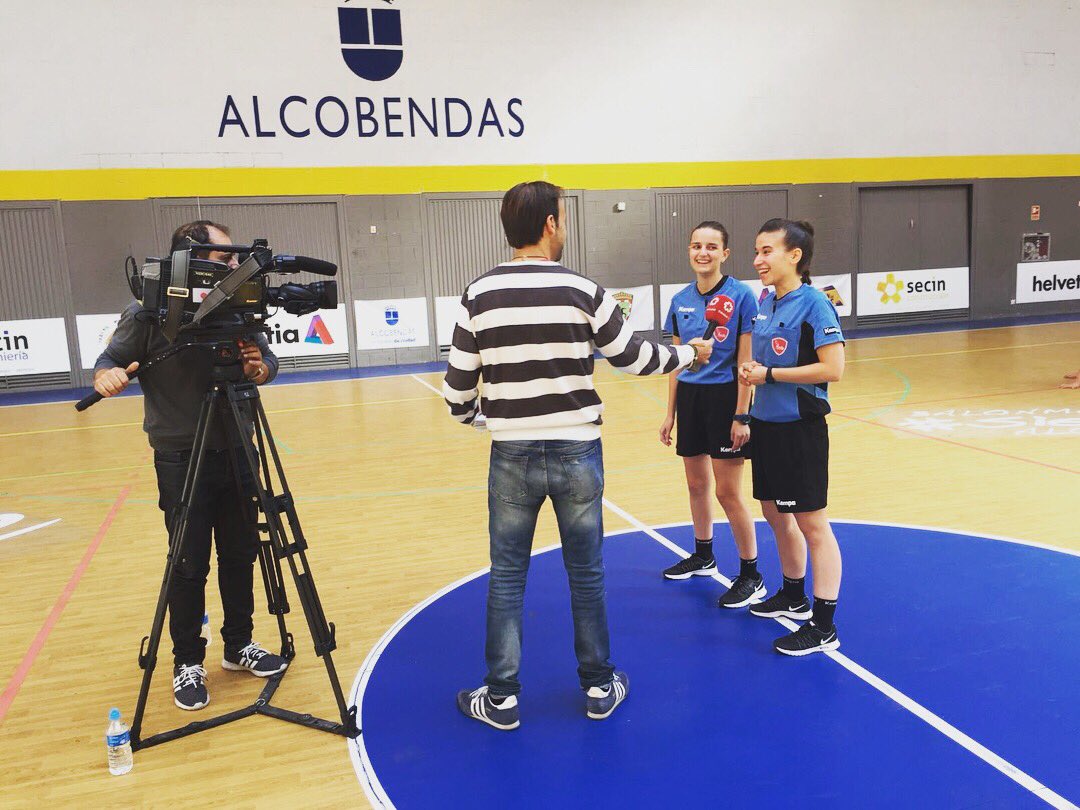 ComunicaTuFlow's tweet photo. Gracias @telemadrid por ese súper-repor a de arbitraje femenino de nuestras chicas de la @fedmadridbm ¡Con ganas de verlo! | #ConMuchoFlow💫 https://t.co/uawrZ7xYV4
