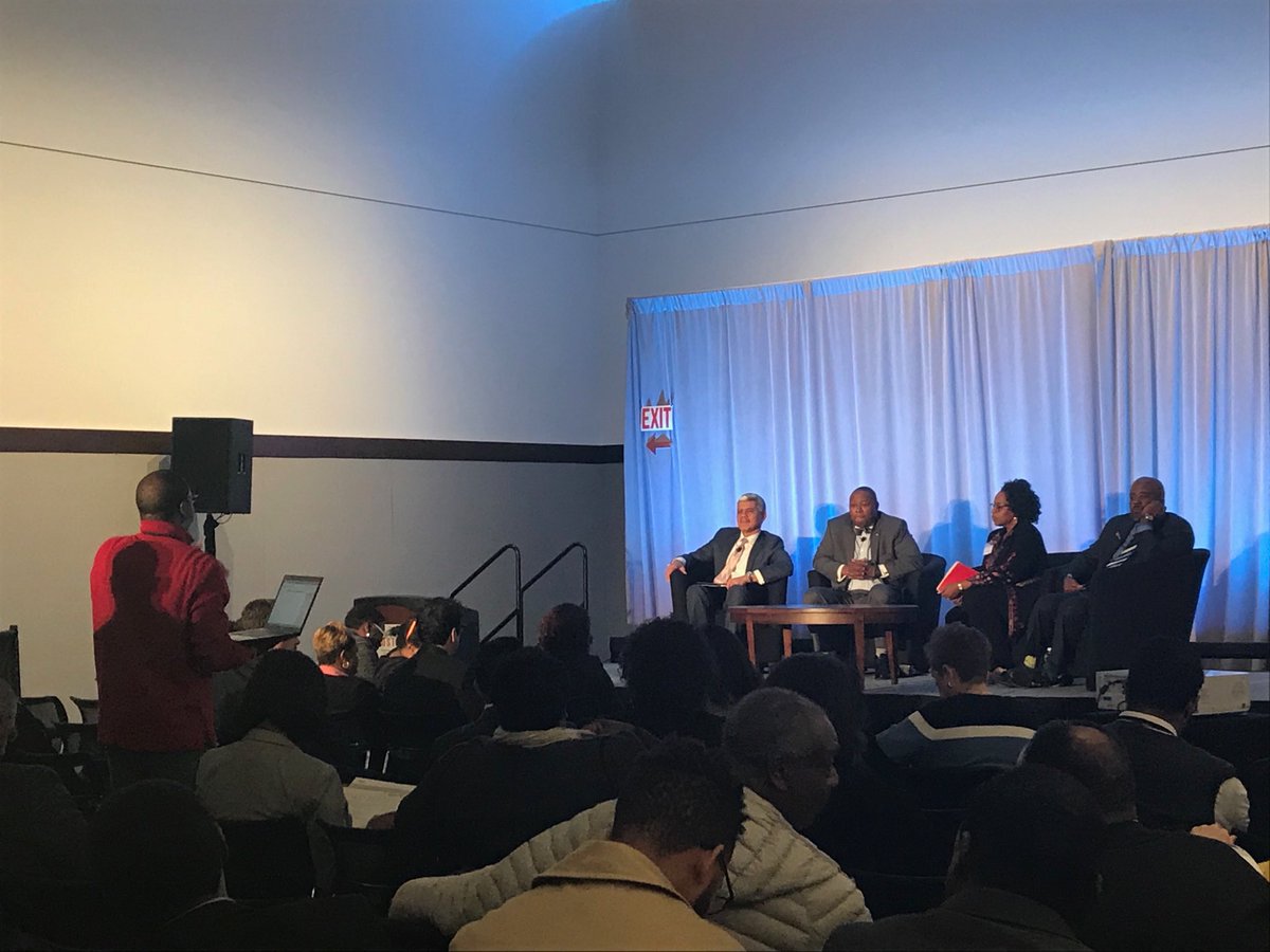 ashleigh_moses's tweet photo. Discussing the role of mentorship and psychological impacts of isolation in Black male physicians @AAMCtoday #aamc2017 https://t.co/nhWu9aGclI