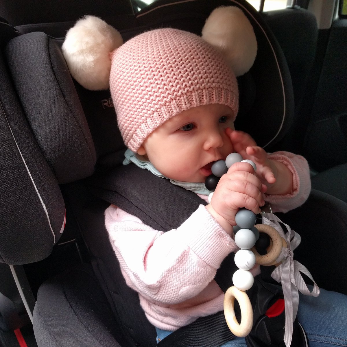 We tested this Blossom and Bear pram garland. It's certainly versatile - we used it on the sling and in the car seat to keep Ada busy. Love it!

#blossomandbear #iamkidly #yayitsnottacky #supercute #teething #handmade

kidly.co.uk/products/bloss…