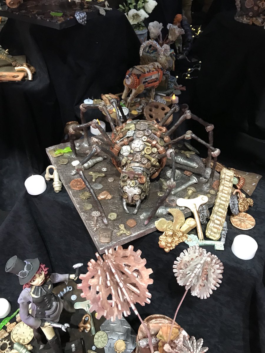 vevangelou1's tweet photo. So many intricate details on every piece for @M4gicDragonMach - superb! 😍 https://t.co/dgBlLkbZxo