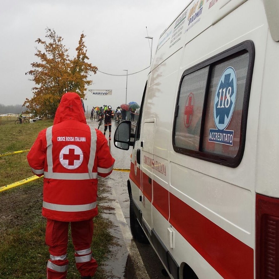 CRI_BL's tweet photo. Il nostro #equipaggio operativo, nonostante le intemperie, oggi a #Longano per la gara di ciclocross! Bravi ragazzi! https://t.co/Hf0y2xzpdt