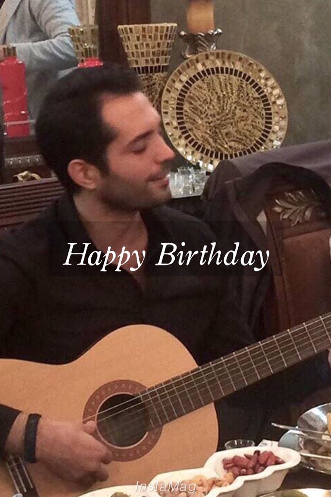 ReemiLarash's tweet photo. عقبال الميه يااروع وارقى نجم بالكون 
@MohamadBash 
#6NovBashBirthday
#بدي_ارتاح  💙🇸🇾 https://t.co/EInBkDjOiF