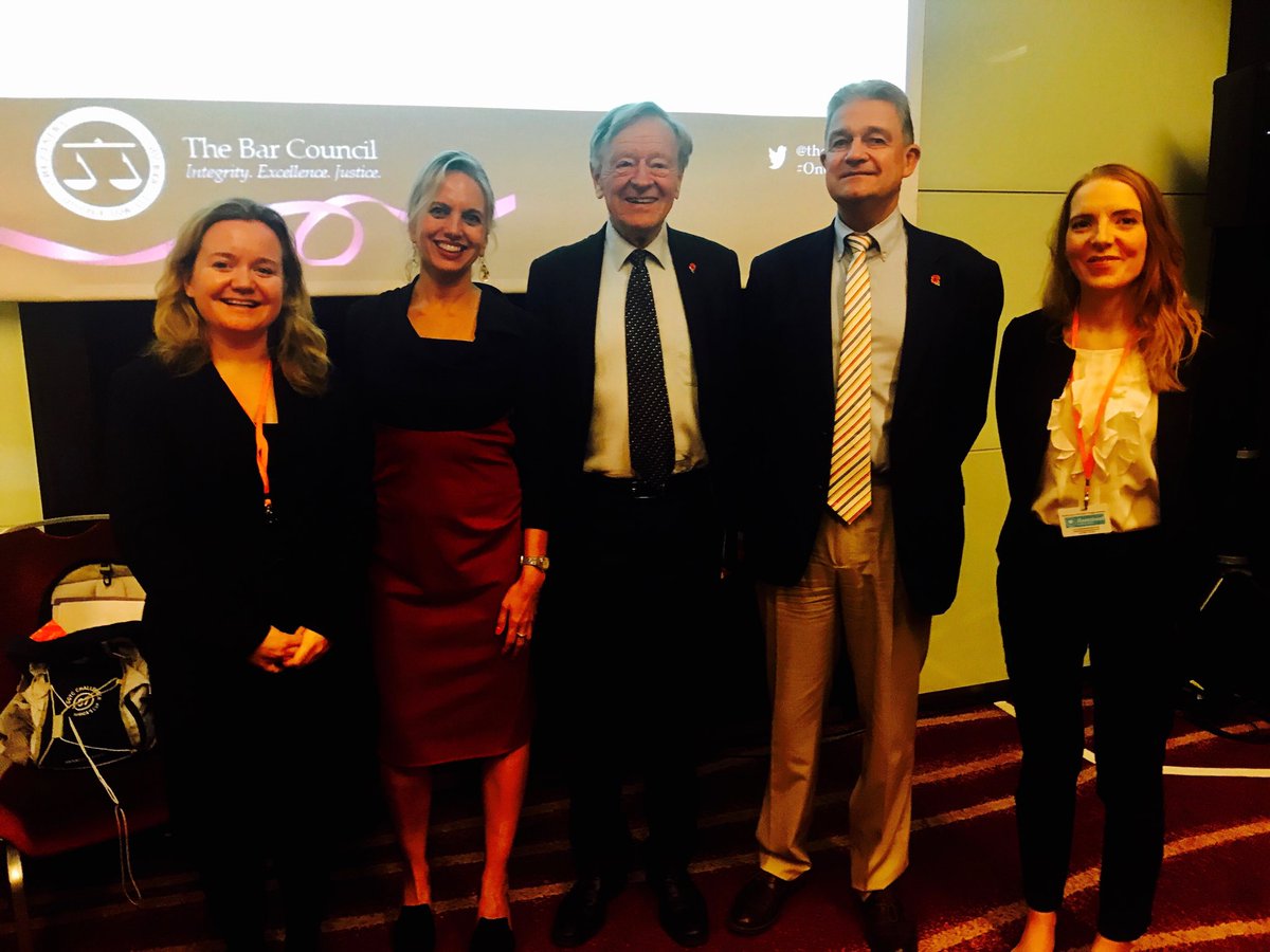 Kirsty_Brimelow's tweet photo. W exec @GrainneMellon, new bestie @AlfDubs, impressive McCloskey J & VC #BlinneNiGrálaigh @BarHumanRights #onebar17 https://t.co/keuW1oCls6