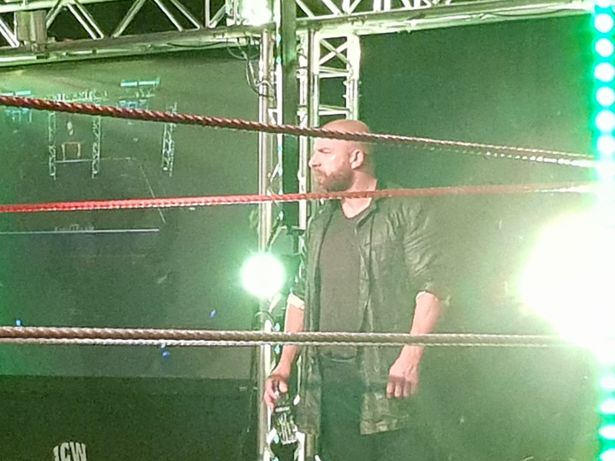 PhilJones77's tweet photo. Some fella at @InsaneChampWres #ICWCardiff #RoadToHydro @TripleH https://t.co/qqQPJPNGlH