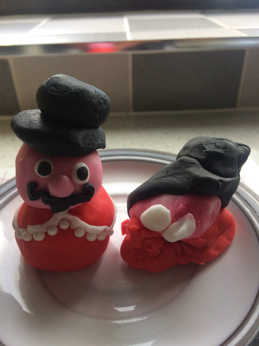LauraRuns89's tweet photo. My nephew is the best 😍 we made guys and apparently I can still ‘work’ Lego #MadeATrain #MadeACake #MadeSomeGuys #JustSaying https://t.co/iUXTcZFqoP