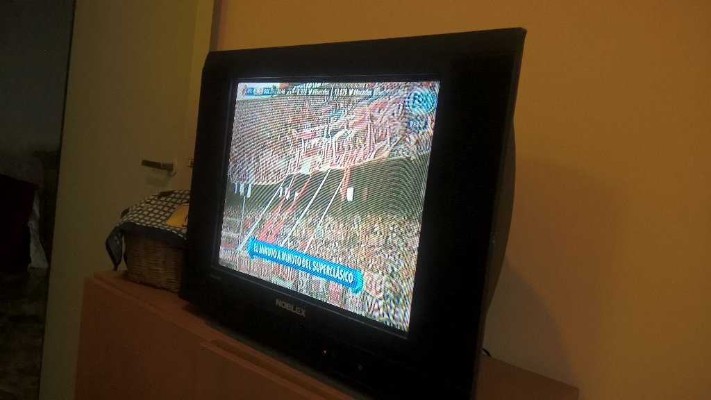 gcangiano's tweet photo. Si querés ver fútbol gratis,hacé como dijo Niembro:andá a Cuba! En la Argentina d Macri hay q pagarle a Fox y Turner https://t.co/jEG9ByUMvb