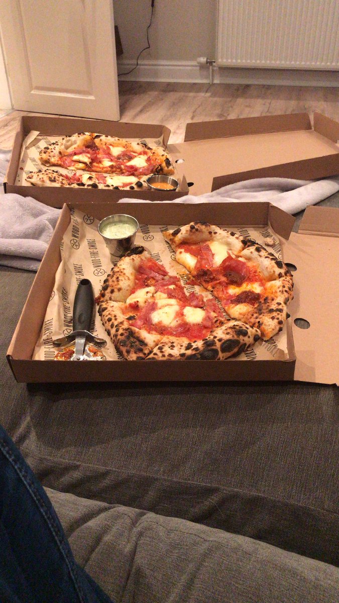 Great takeaway pizzas tonight <a href="/woodfiresmoke/">Wood Fire Smoke</a> <a href="/LucyMatherxx/">LM⚜</a>