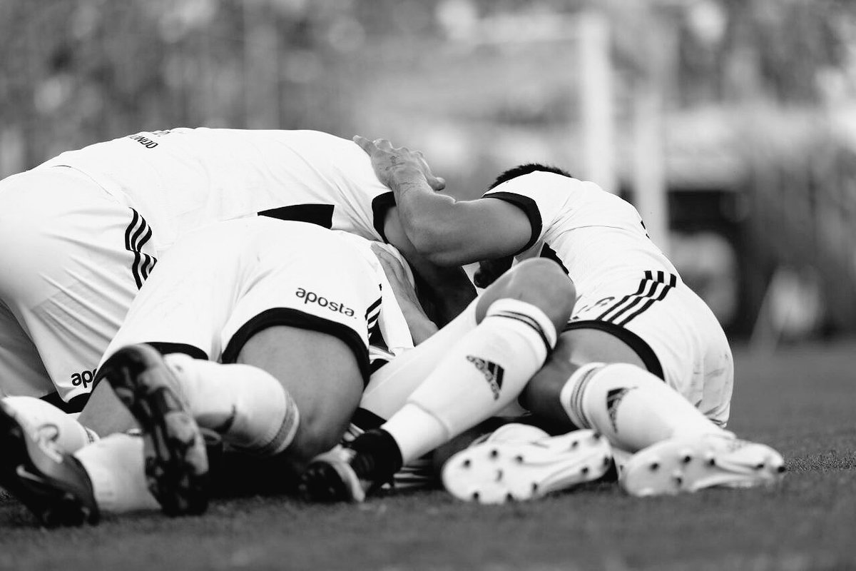 OlimpiaMedia's tweet photo. 🔳 #OlimpiaLIVE | #Clausura2017

😎 ¡Final del partido: VICTORIA FRANJEADA!

☑️@elClubOlimpia 2-1 Cerro Porteño

🏆 #VamosOLIMPIA ⚪️⚫️⚪️ https://t.co/yHLO9Kb8fB