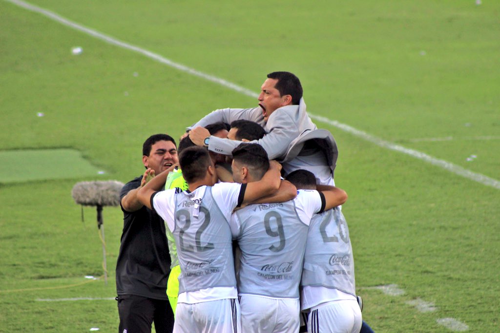 RevistaRDC's tweet photo. ¡HUEVO, HUEVO! 

Esto es Olimpia !!!! 🙌🏽⚽️ https://t.co/8FEA6P20pj