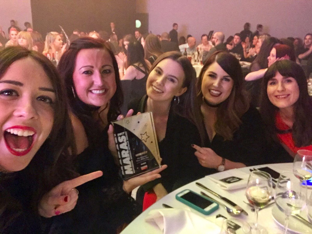WE DID IT!!!! Womenswear store of the year 🎉  Having an amazing night at the #MARAS17 <a href="/OasisFashion/">oasisfashion</a>