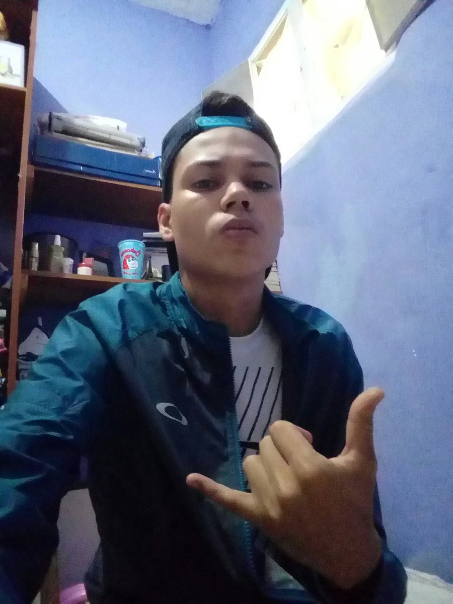 Falacomovn's tweet photo. Namore alguem q tire fotos como meu irmão tira 😂😂 https://t.co/5c6XUYz9Lt