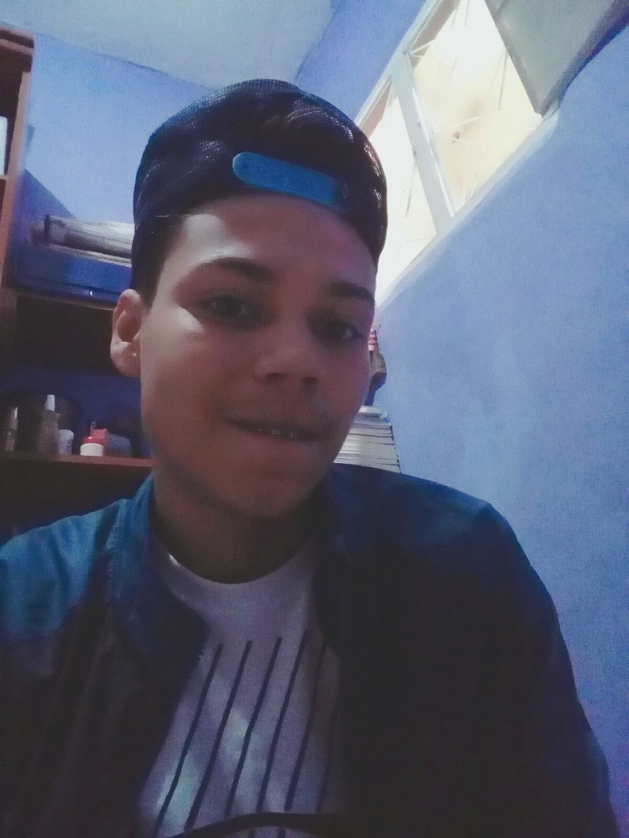 Falacomovn's tweet photo. Namore alguem q tire fotos como meu irmão tira 😂😂 https://t.co/5c6XUYz9Lt
