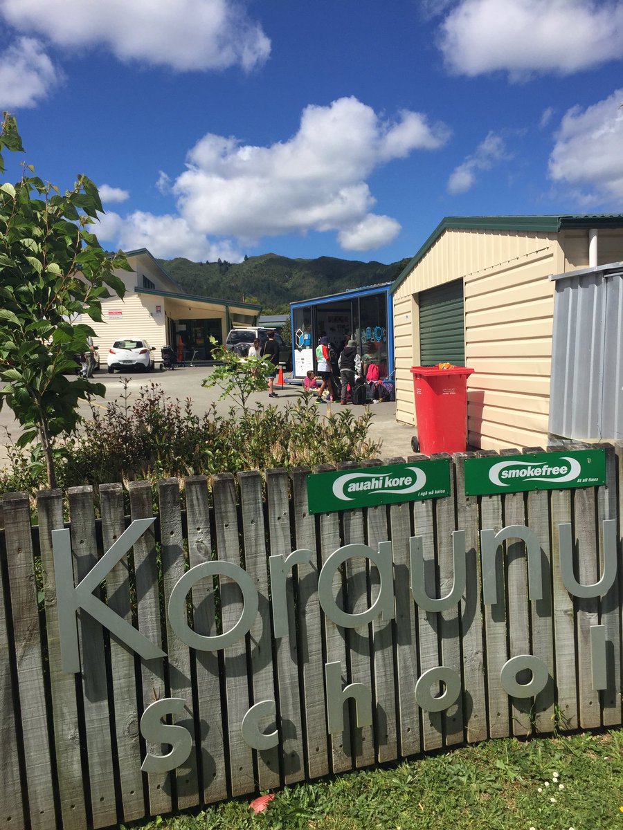 <a href="/labinaboxnz/">labinabox</a> at Koraunui School Bioblitz today with buzz pollination &amp; @curiousmindsnz A great spring day with kids buzzing. <a href="/VicUniWgtn/">Te Herenga Waka—Victoria University of Wellington</a>