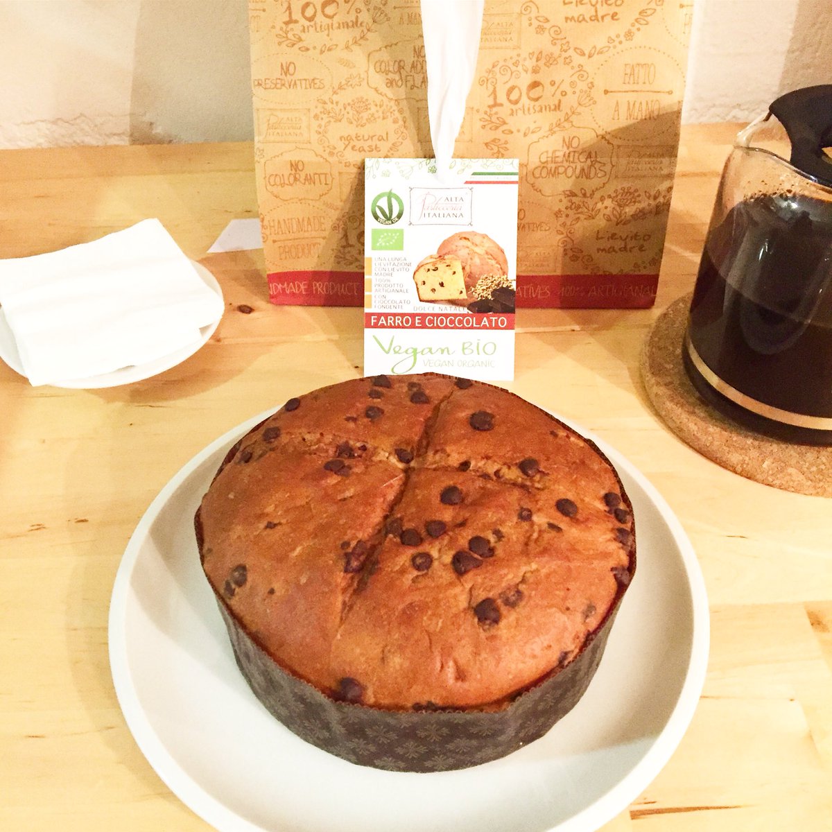 ropadeletras's tweet photo. Me encanta este pastel vegano 🌱 , se deshace en la boca, y el chocolate 🍫... AY.
dolce natale panettone. (En @VeggieRoom) https://t.co/oCm4y9O5ro