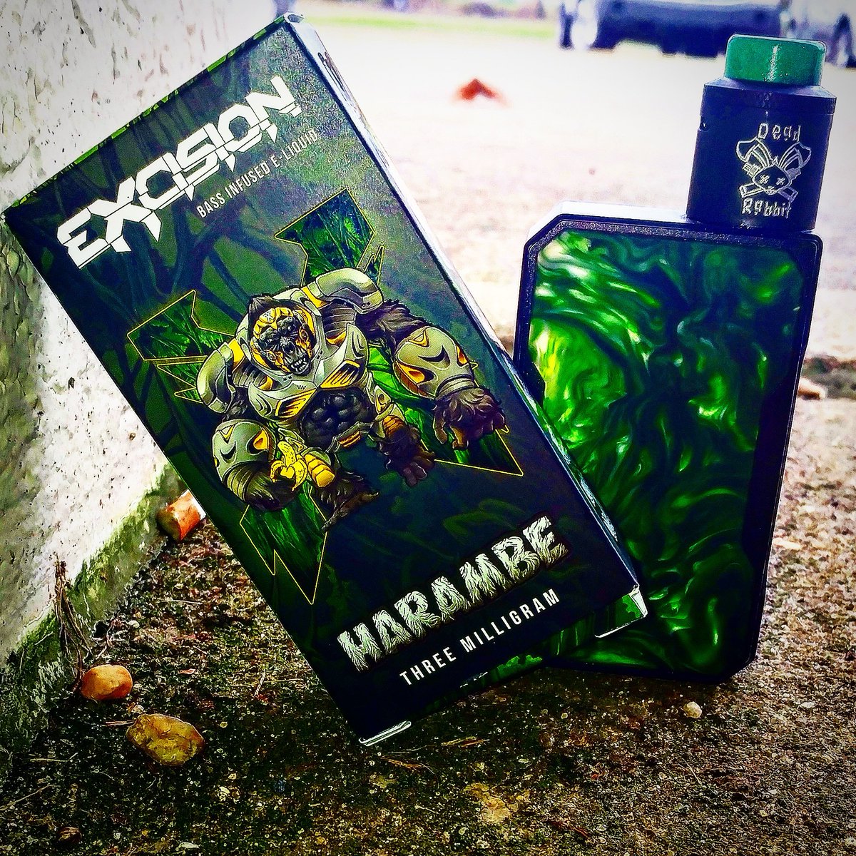 MpVapez's tweet photo. Green is my happy color #voopoo #excision @Excision #vape #vapejuice #bassinfused #altzero #vapepic #banana #mixedberry https://t.co/RcdtEkGJVj