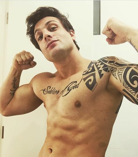 encuestasdeeeg's tweet photo. “EL MÁS QUERIDO DE EEG COMPETENCIA DE VERDAD" Gran Final:
RT → @PatoParodiC 
FAV → @NicolaPorcella https://t.co/mtSF5GQWpd