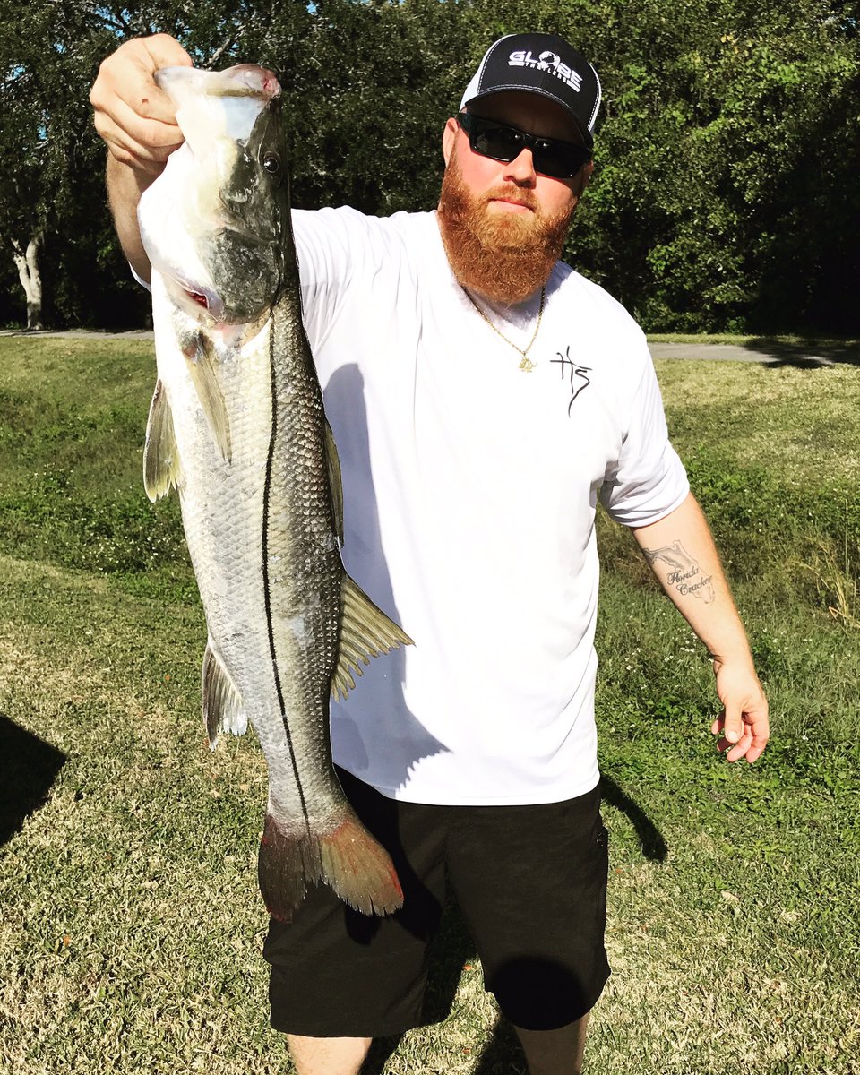 WesleyWhitmire's tweet photo. Just another slot size snook st my secret spot #snook #secretspot #docks #freeline #bigshrimp #pulledherout #dinnerisserved https://t.co/9vrA0klBgG
