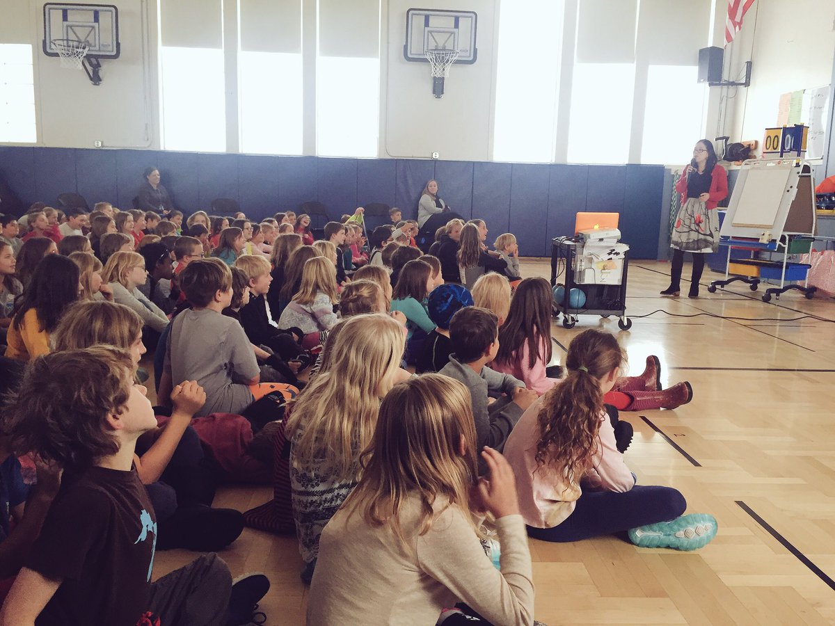 rachelmarker's tweet photo. #gratitudesnaps Day 3 ππΌ for a community that values literacy. @pacylin sharing the magic of storytelling at #LOlearns! #BSD7chat https://t.co/V6kjhwAu8r