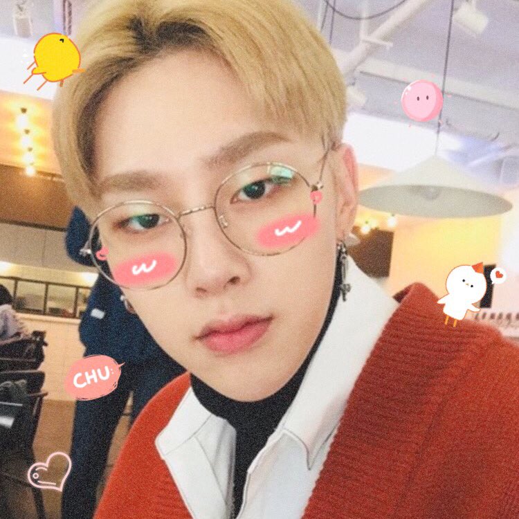 hyunbinsoft's tweet photo. This photo feels Christmas-y to me for some reason but I refuse to get into the spirit..
#JBJ
☆*:.｡. #HYUNBIN ☇ #권현빈 .｡.:*☆ https://t.co/cwngQUjaLl