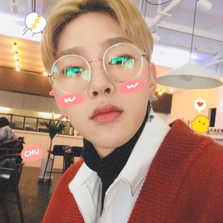 hyunbinsoft's tweet photo. This photo feels Christmas-y to me for some reason but I refuse to get into the spirit..
#JBJ
☆*:.｡. #HYUNBIN ☇ #권현빈 .｡.:*☆ https://t.co/cwngQUjaLl