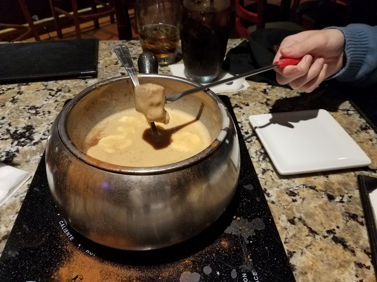 RobinMooreXXX's tweet photo. #fondue #datenight #poshaf https://t.co/zkKa7mhtHB