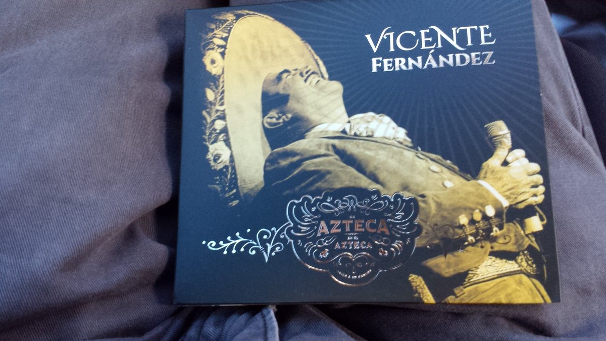 ernestolizamaof's tweet photo. #BuenDiaPara escuchar @_VicenteFdez @sonymusicmexico se queda en material asombroso #UnAztecaEnElAzteca https://t.co/w16OUksIPx